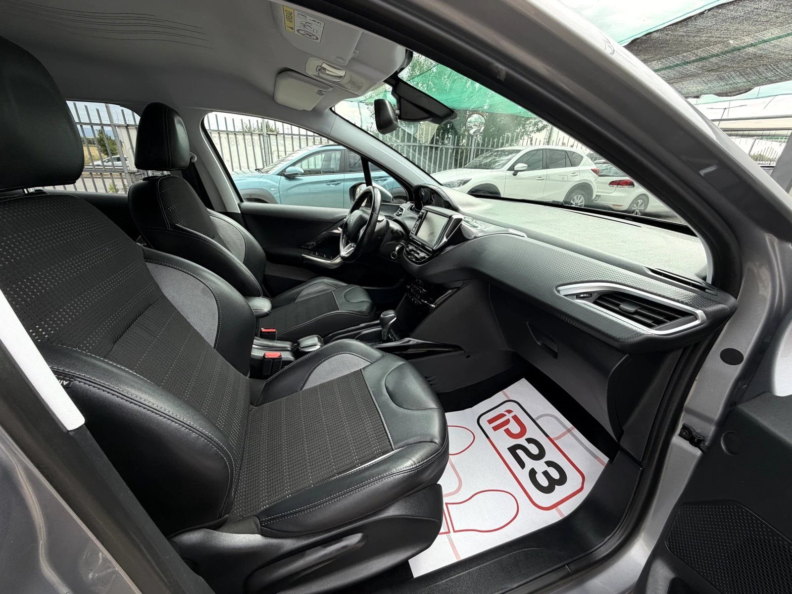 Peugeot 2008 БЕНЗИН* АВТОМАТИК* Apple* CarPlay* * * , снимка 12 - Автомобили и джипове - 49596226