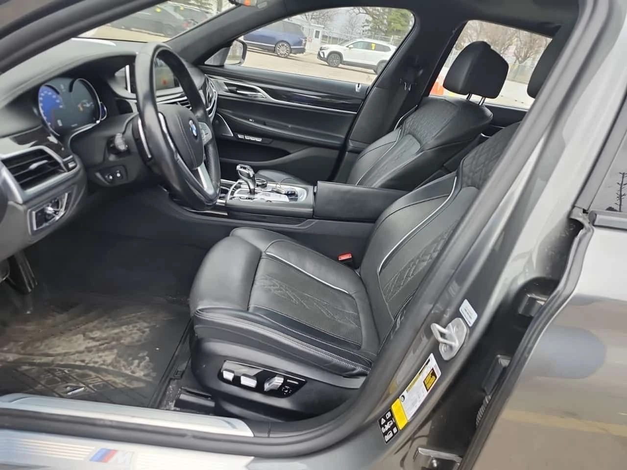 BMW 750 XDRIVE * DISTRONIC * SOFT-CLOSE * 360 * MASSAGE, снимка 7 - Автомобили и джипове - 54383907