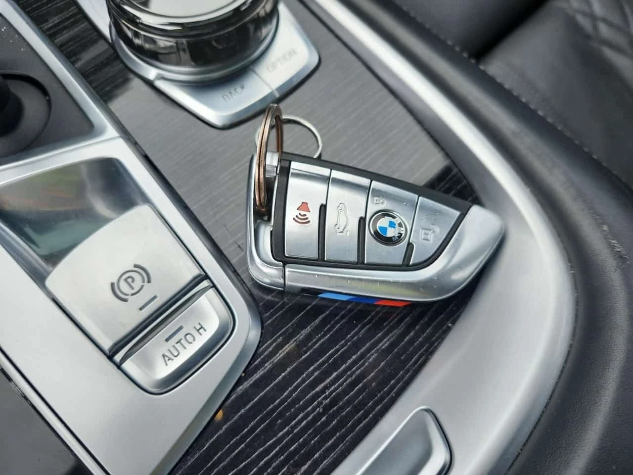 BMW 750 XDRIVE * DISTRONIC * SOFT-CLOSE * 360 * MASSAGE, снимка 8 - Автомобили и джипове - 54383907