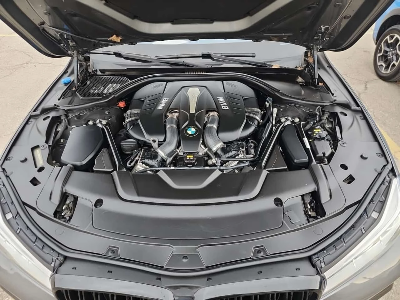 BMW 750 XDRIVE * DISTRONIC * SOFT-CLOSE * 360 * MASSAGE, снимка 16 - Автомобили и джипове - 54383907