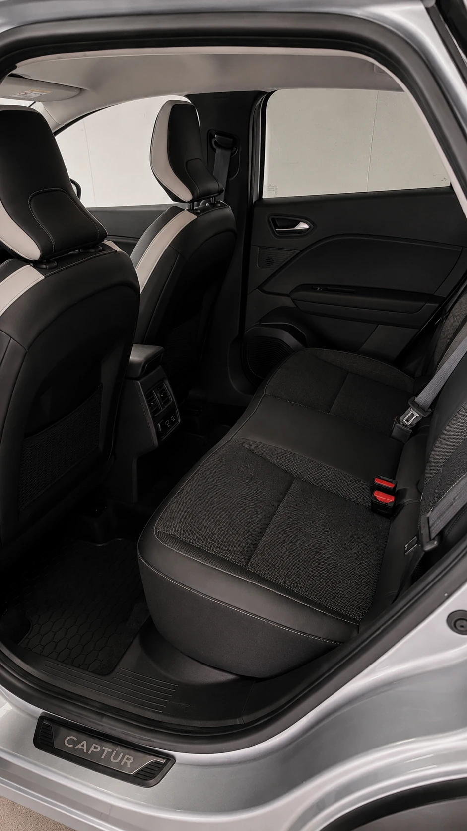 Renault Captur ЛИЗИНГ/ 1.3 TCe Mild Hybrid 140 EDC / LED / Navi /, снимка 12 - Автомобили и джипове - 54611243