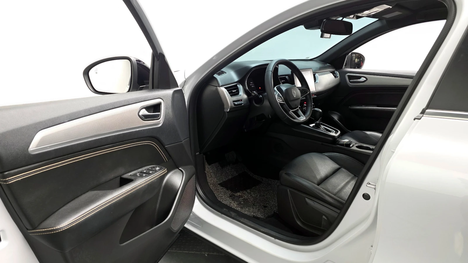 Renault Arkana 1.6* BLIND SPOT* ПОДГРЕВ ВОЛАН* КРАЙНА ЦЕНА, снимка 10 - Автомобили и джипове - 55496235