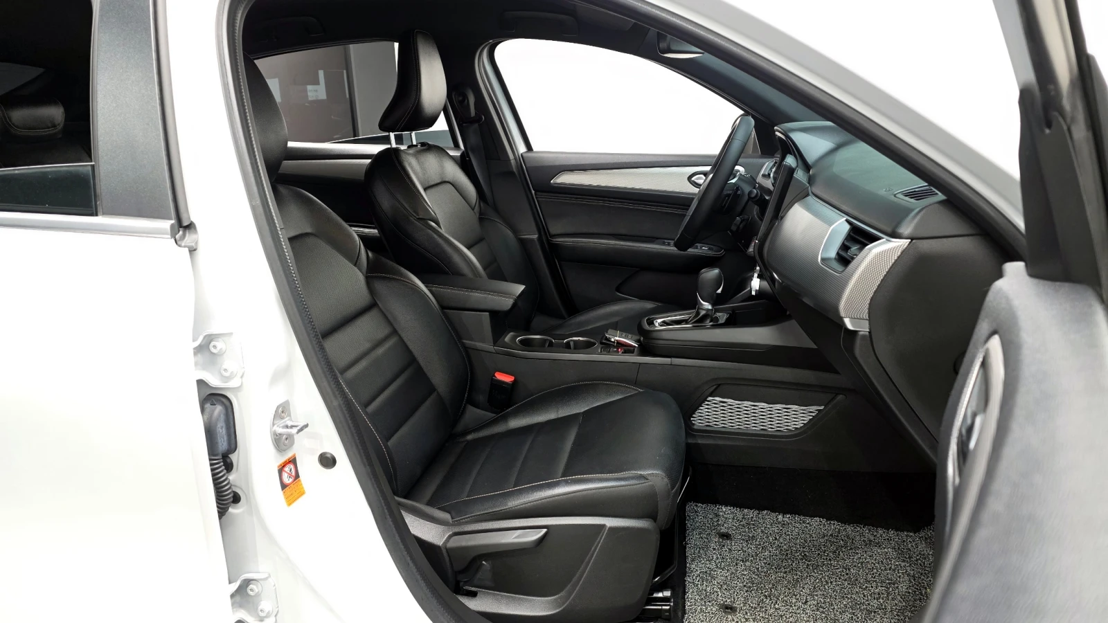 Renault Arkana 1.6* BLIND SPOT* ПОДГРЕВ ВОЛАН* КРАЙНА ЦЕНА, снимка 11 - Автомобили и джипове - 55496235