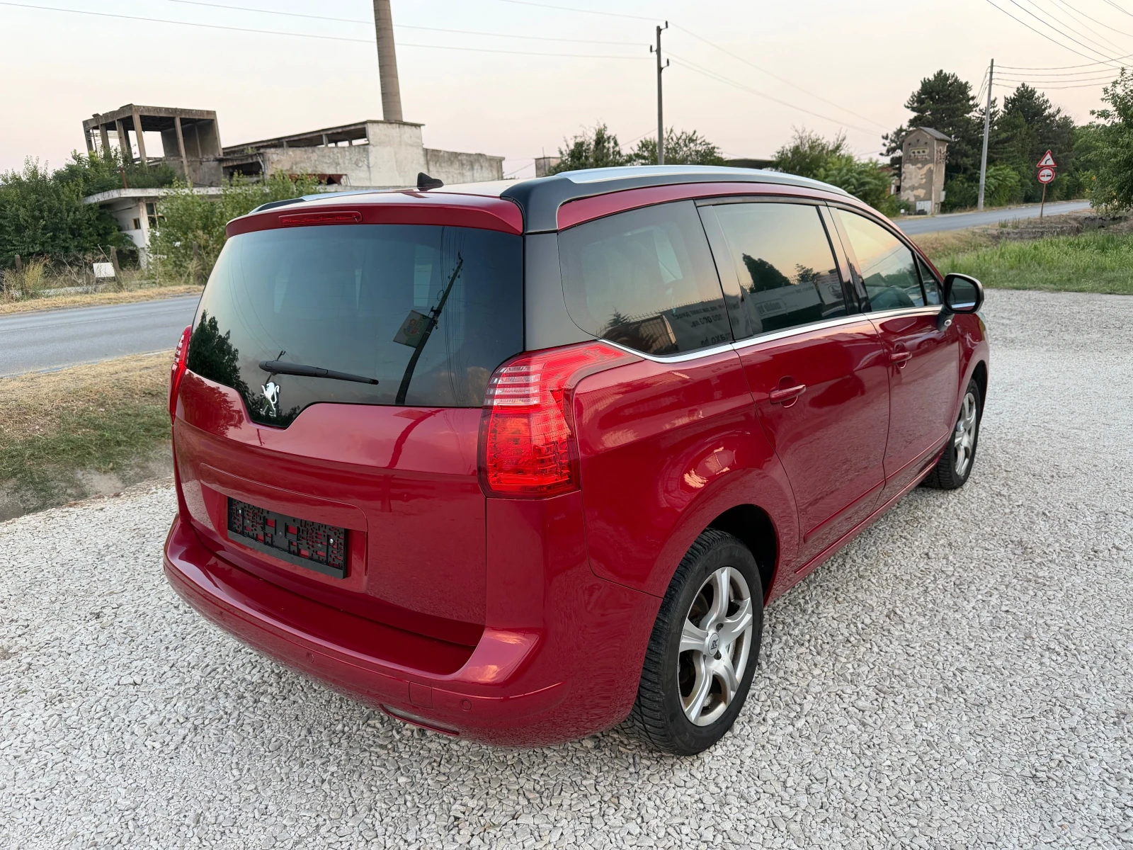 Peugeot 5008 7 местен, снимка 4 - Автомобили и джипове - 55580885