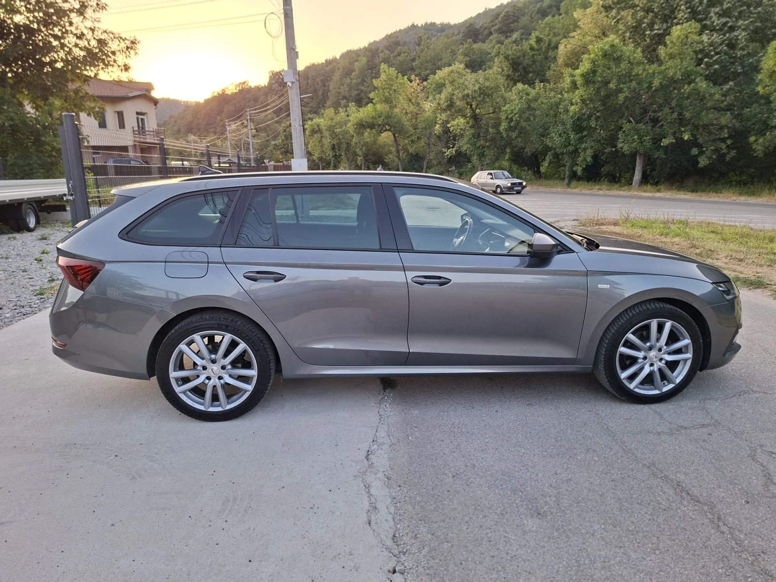 Skoda Octavia 2.0* DSG* A/C* LED* NAVI* , снимка 6 - Автомобили и джипове - 55769544