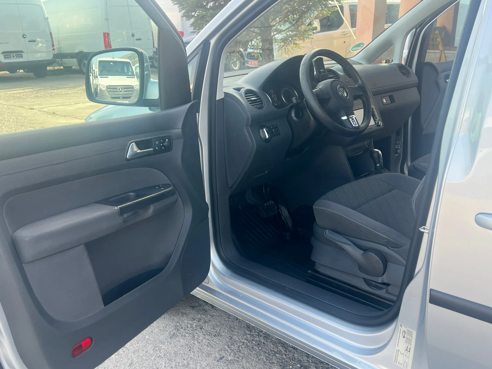VW Caddy 2.0 TDI  DSG, снимка 9 - Автомобили и джипове - 55862924