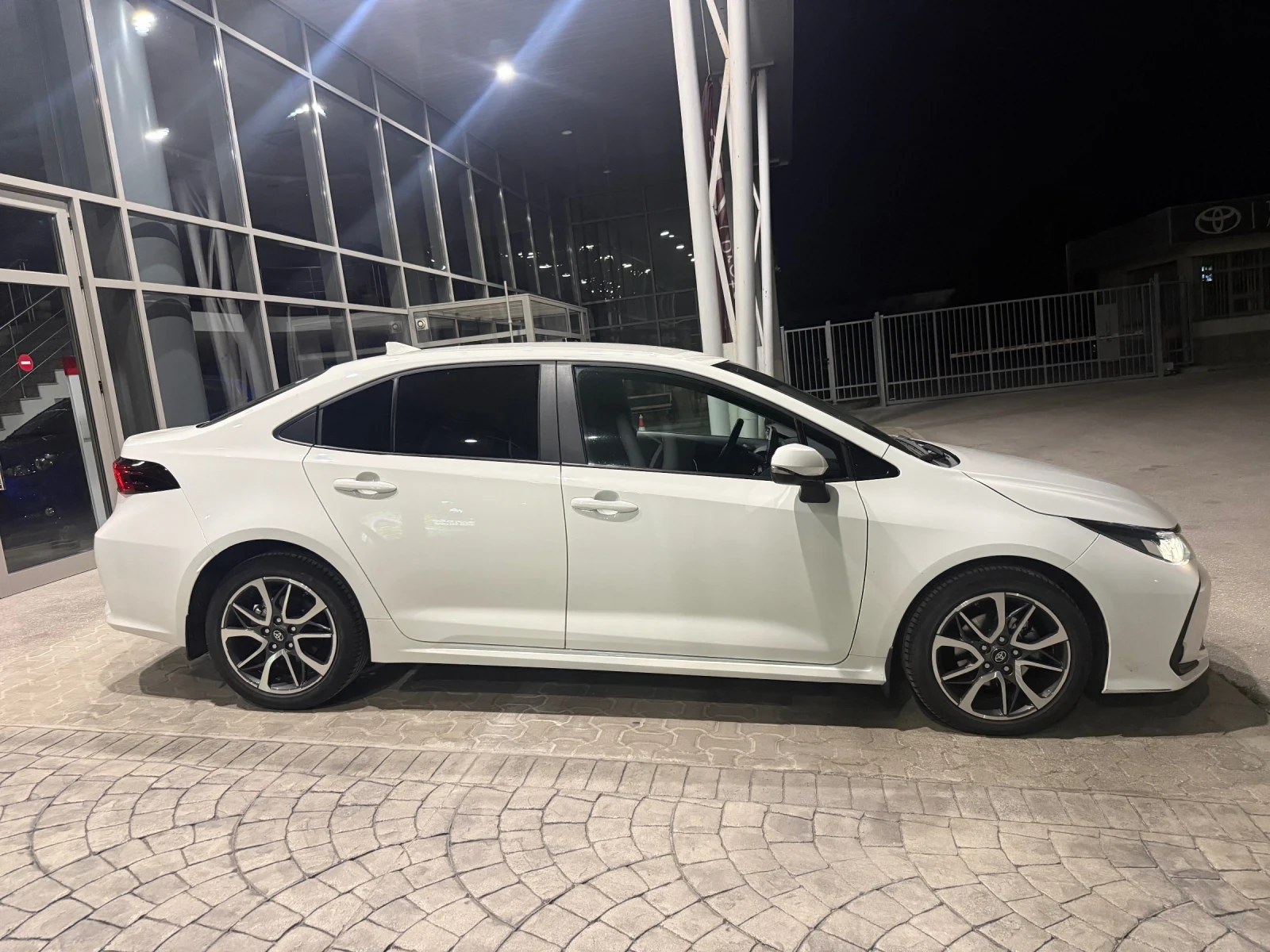 Toyota Corolla Седан/хибрид, снимка 5 - Автомобили и джипове - 56273987