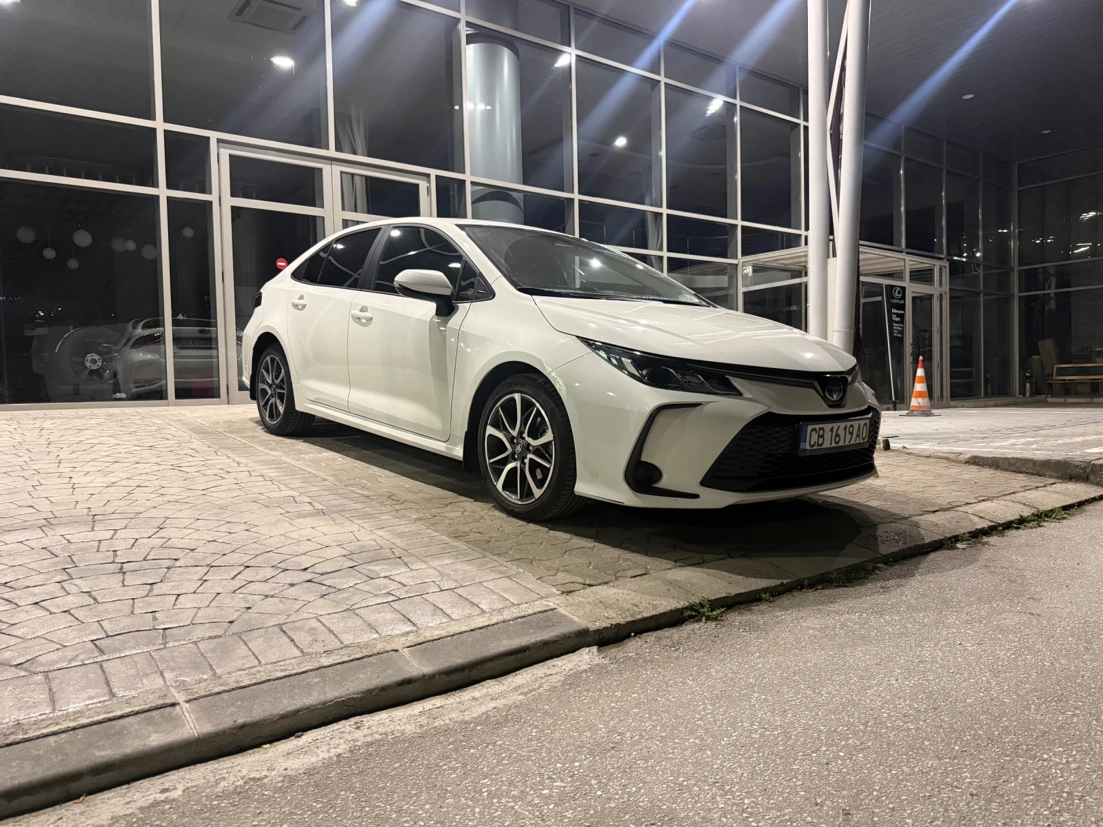 Toyota Corolla Седан/хибрид, снимка 3 - Автомобили и джипове - 56273987