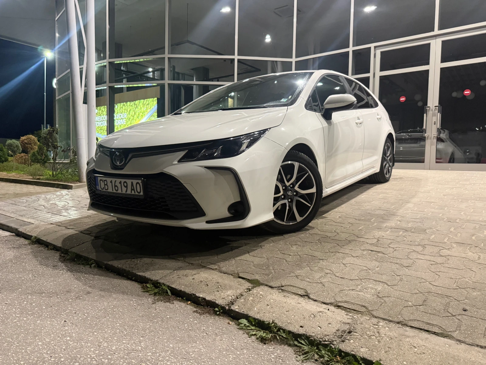 Toyota Corolla Седан/хибрид