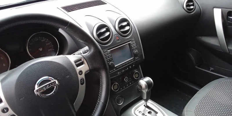 Nissan Qashqai, снимка 10 - Автомобили и джипове - 52997695