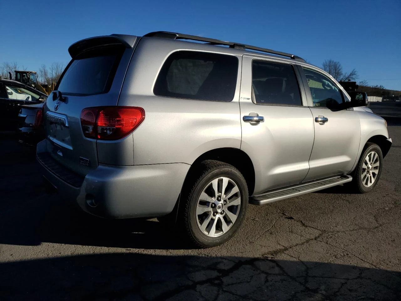 Toyota Sequoia LIMITED AWD - изображение 3