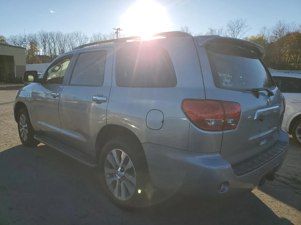 Toyota Sequoia LIMITED AWD - изображение 2