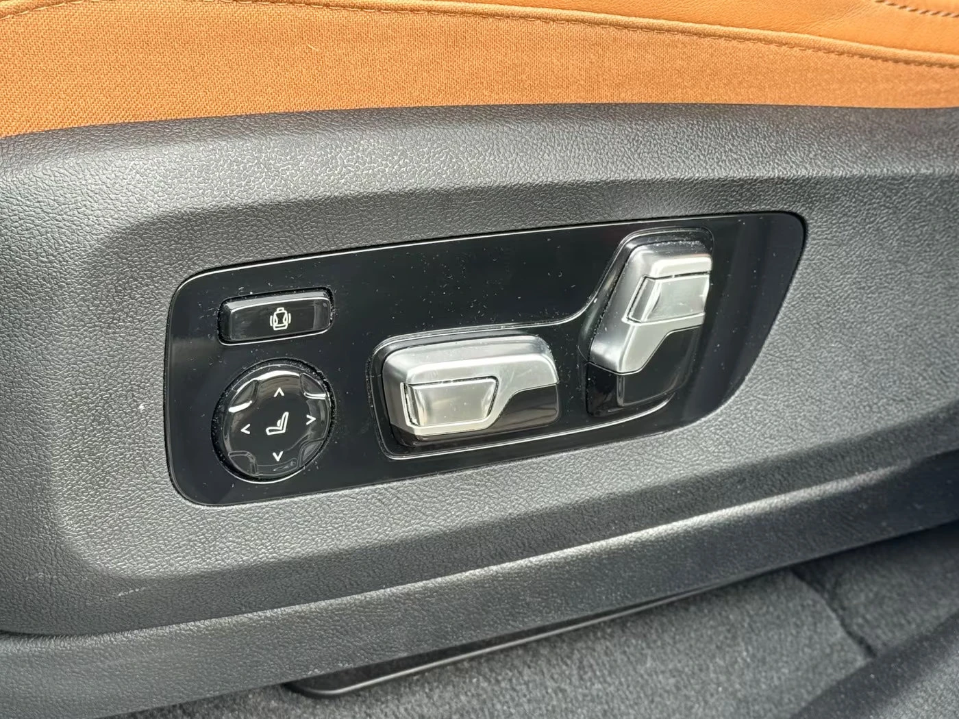 BMW X5 M60i/530HP/SHADOW/CARBON/H&K/360/MEMO/HUD/327q, снимка 14 - Автомобили и джипове - 54620128