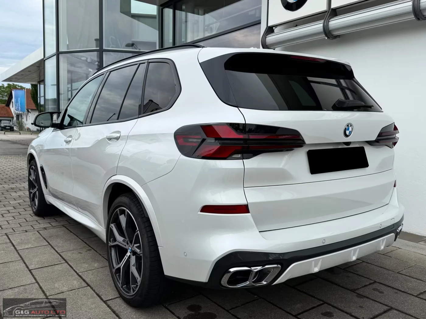 BMW X5 M60i/530HP/SHADOW/CARBON/H&K/360/MEMO/HUD/327q, снимка 3 - Автомобили и джипове - 54620128