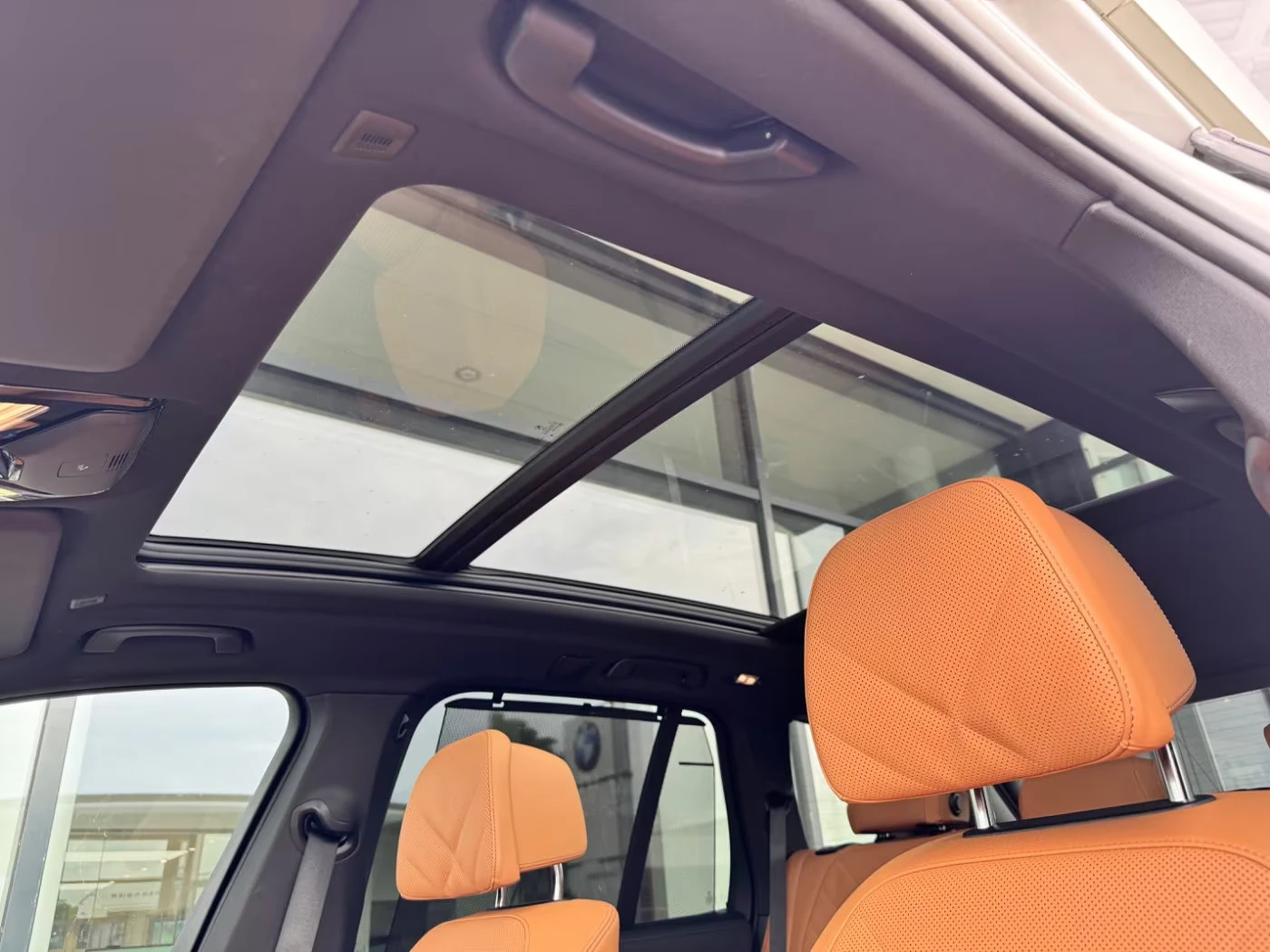 BMW X5 M60i/530HP/SHADOW/CARBON/H&K/360/MEMO/HUD/327q, снимка 8 - Автомобили и джипове - 54620128