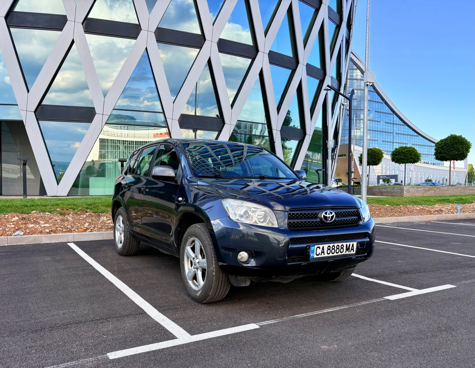 Toyota Rav4 4x4~АВТОМАТ~ГАЗ~Шибедах, снимка 3 - Автомобили и джипове - 54692843