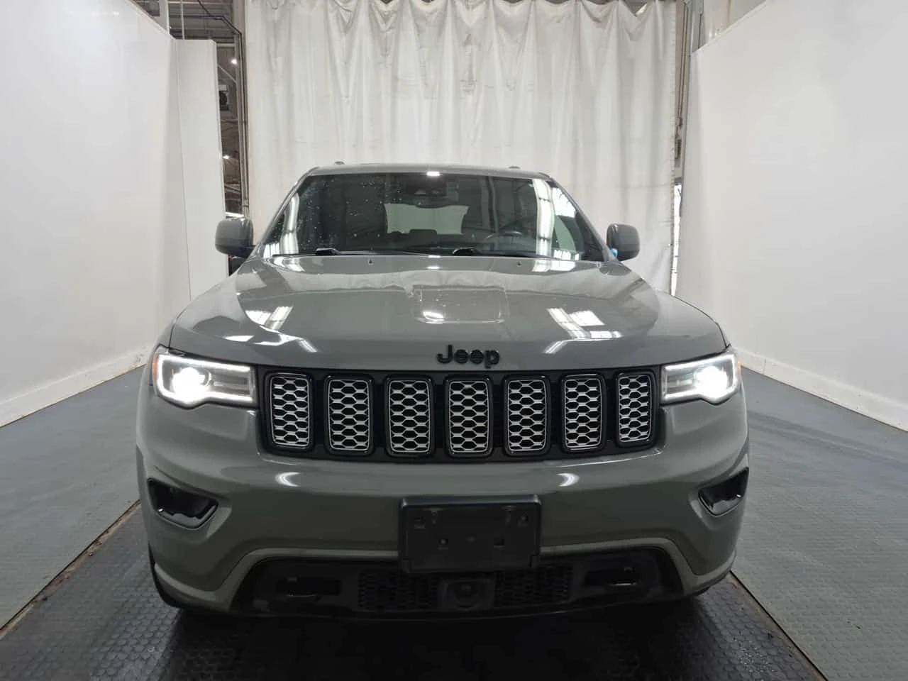 Jeep Grand cherokee * Altitude * АВТОКРЕДИТ * ГЛАВНО ПРЕДСТАВИТЕЛСТВО, снимка 2 - Автомобили и джипове - 55651903