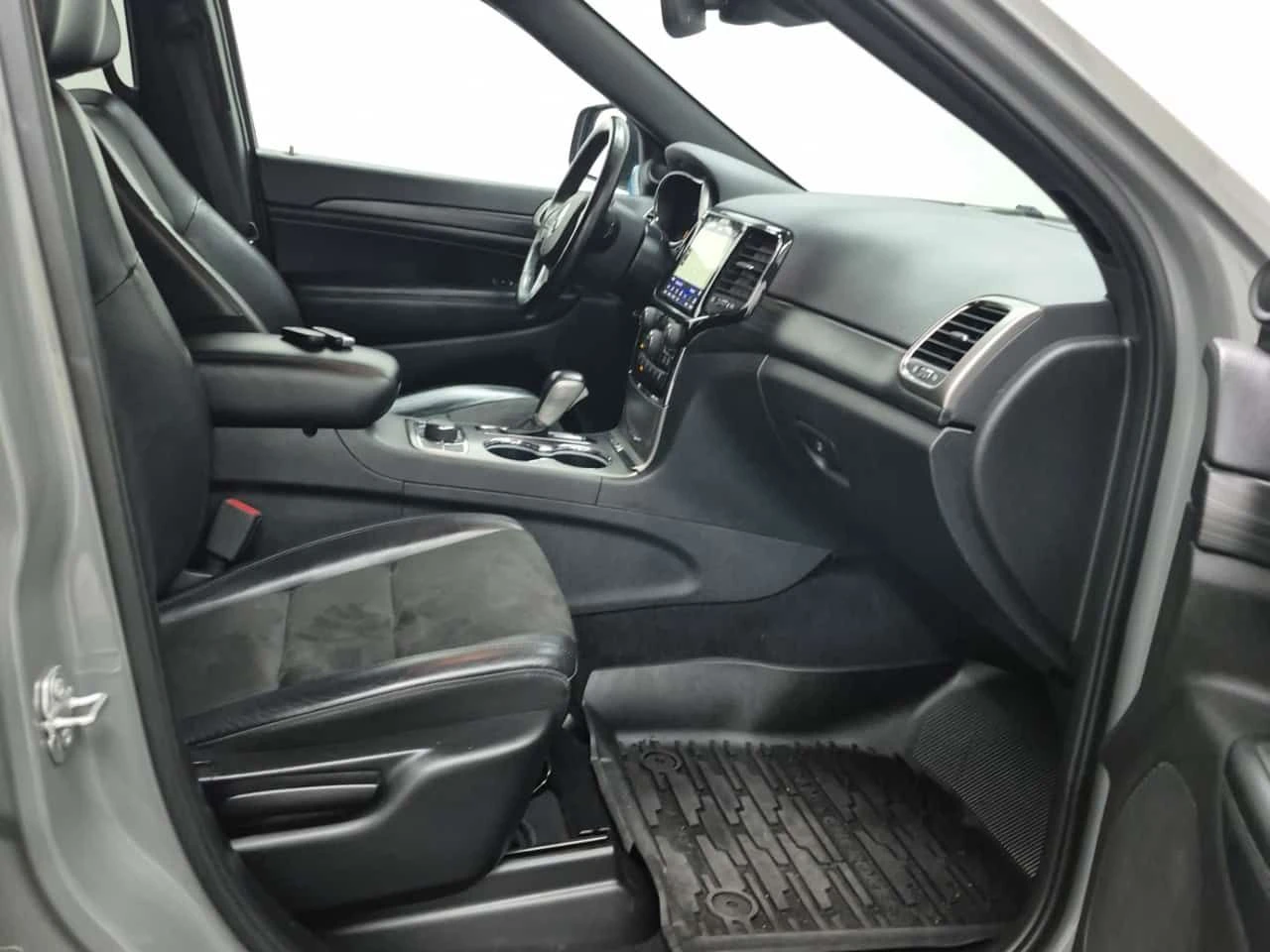 Jeep Grand cherokee * Altitude * АВТОКРЕДИТ * ГЛАВНО ПРЕДСТАВИТЕЛСТВО, снимка 13 - Автомобили и джипове - 55651903