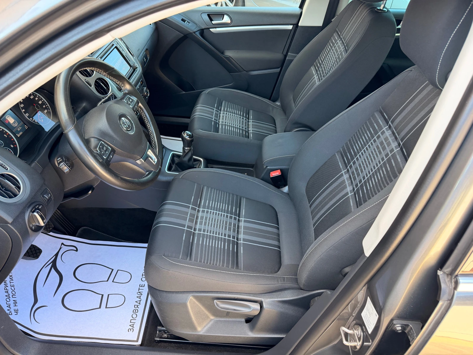 VW Tiguan 2.0TDI* NAVI* 100%км* FACE* KAMERA* НОВИЯ МОТОР, снимка 5 - Автомобили и джипове - 56132073