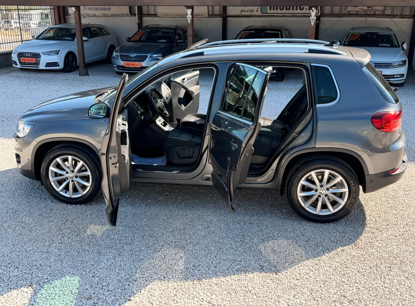 VW Tiguan 2.0TDI* NAVI* 100%км* FACE* KAMERA* НОВИЯ МОТОР, снимка 10 - Автомобили и джипове - 56132073