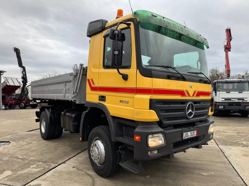 Mercedes-Benz Actros 1832 , 4x4 , кош:4., 60м, тристранен самосвал, снимка 11 - Камиони - 52562828