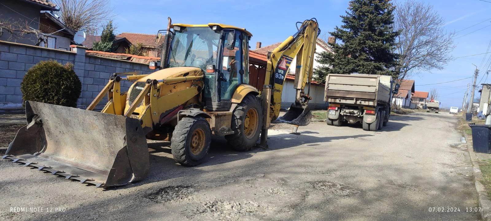 Багер Komatsu WB93R-5 | Mobile.bg — изображение 1