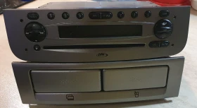 Alfa Romeo 147 - Radio + cup holder