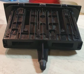 Alfa Romeo 147 - Radio + cup holder, снимка 3 - Части - 52618597