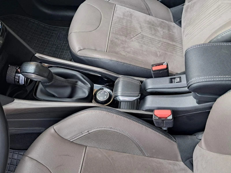 Peugeot 2008 1.6, снимка 10 - Автомобили и джипове - 52122383