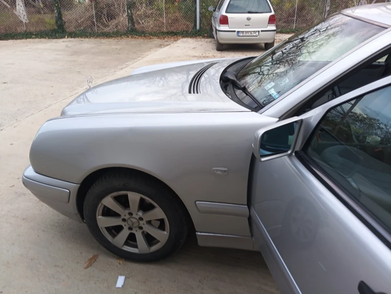 Mercedes-Benz E 240, снимка 6 - Автомобили и джипове - 52624090