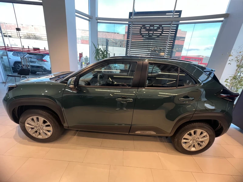 Toyota Yaris Cross Fancy, снимка 3 - Автомобили и джипове - 52709514