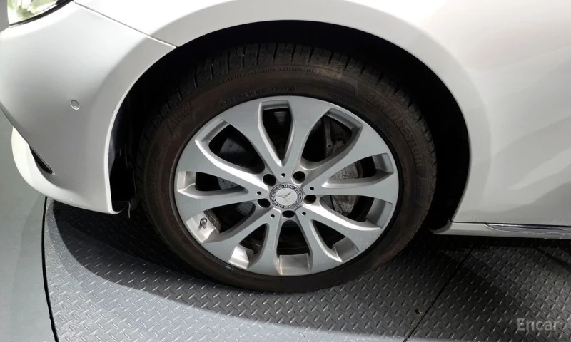 Mercedes-Benz E 220, снимка 5 - Автомобили и джипове - 53115702