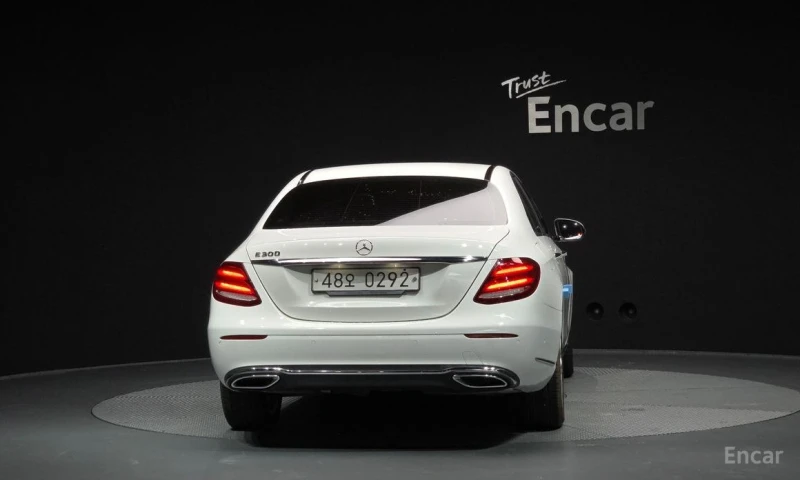 Mercedes-Benz E 220, снимка 4 - Автомобили и джипове - 53115702