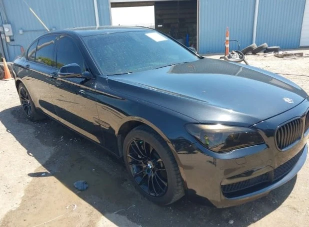 BMW 750  - изображение 6