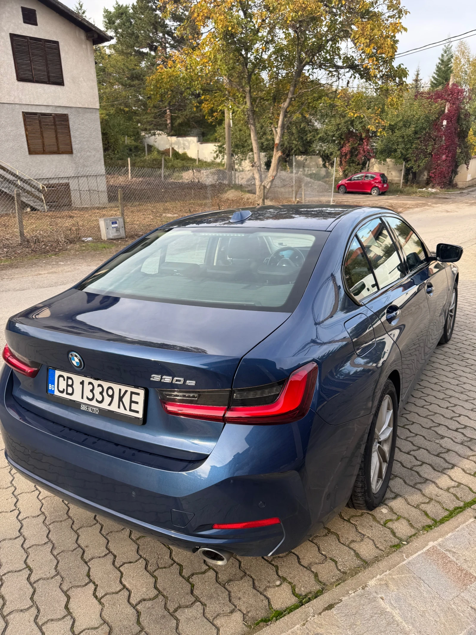 BMW 330 330e PlygInHybrid 292hp 2 к-та нови гуми с джанти - изображение 6