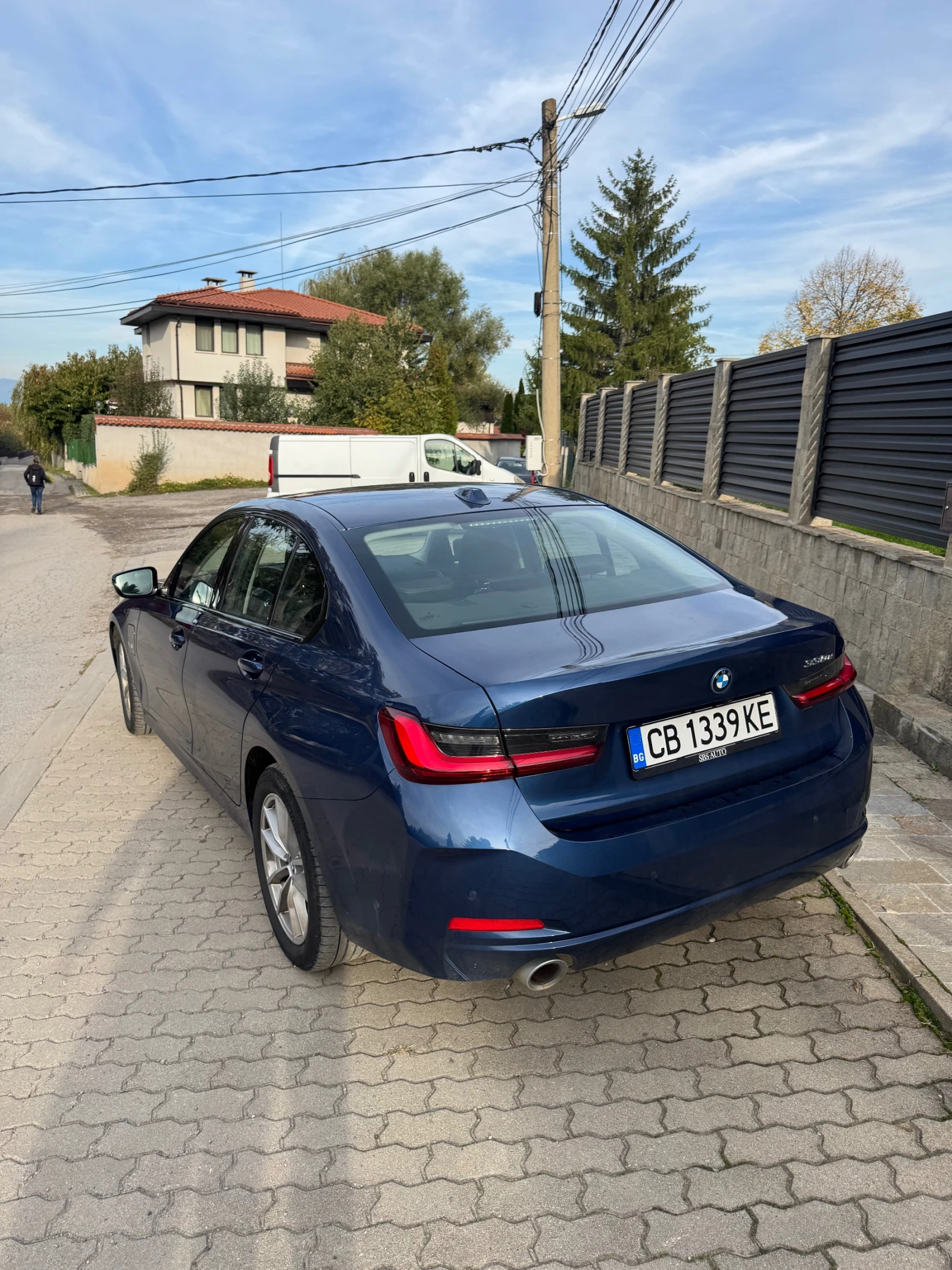 BMW 330 330e PlygInHybrid 292hp 2 к-та нови гуми с джанти - изображение 4