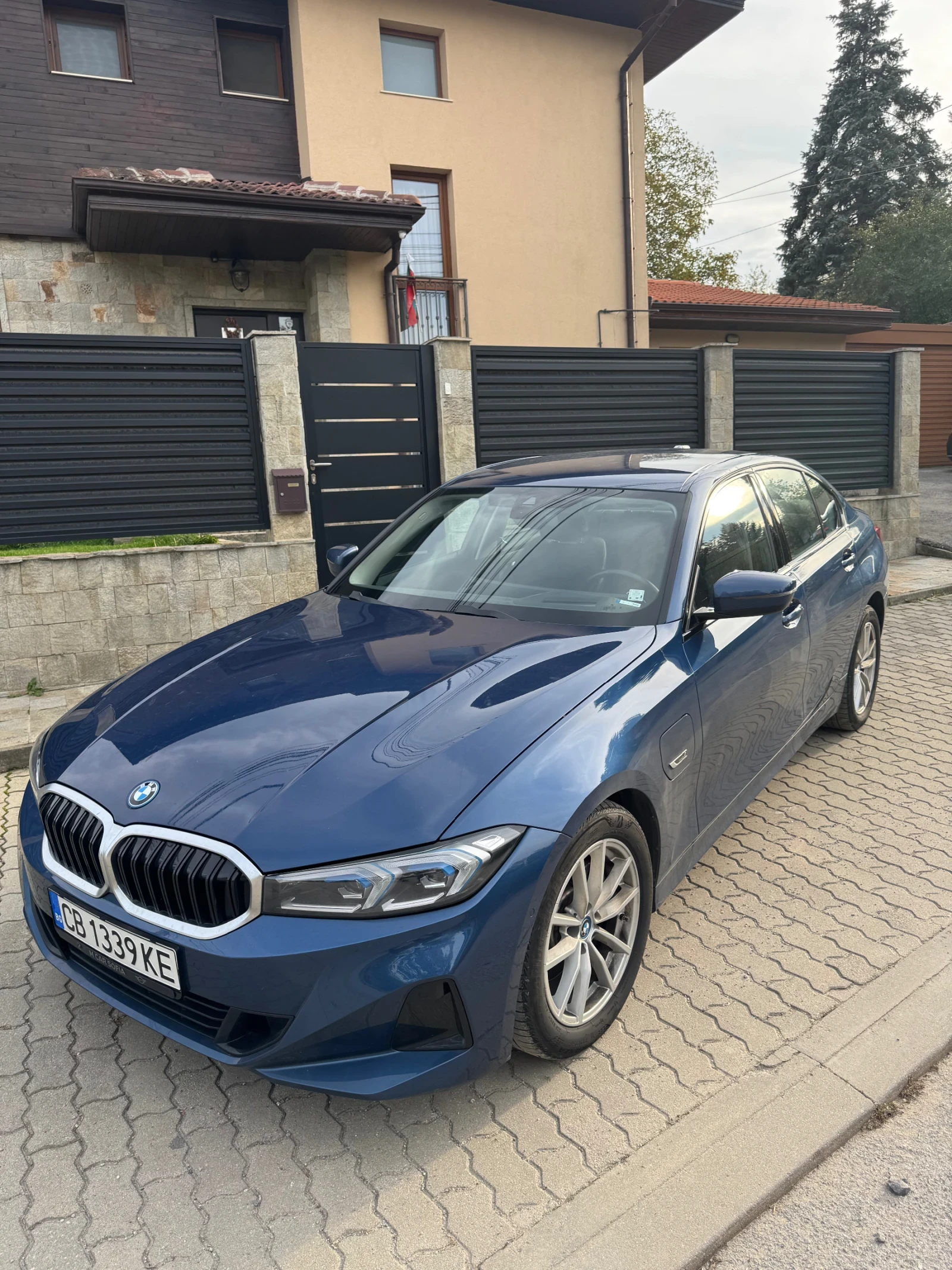 BMW 330 330e PlygInHybrid 292hp 2 к-та нови гуми с джанти - изображение 3