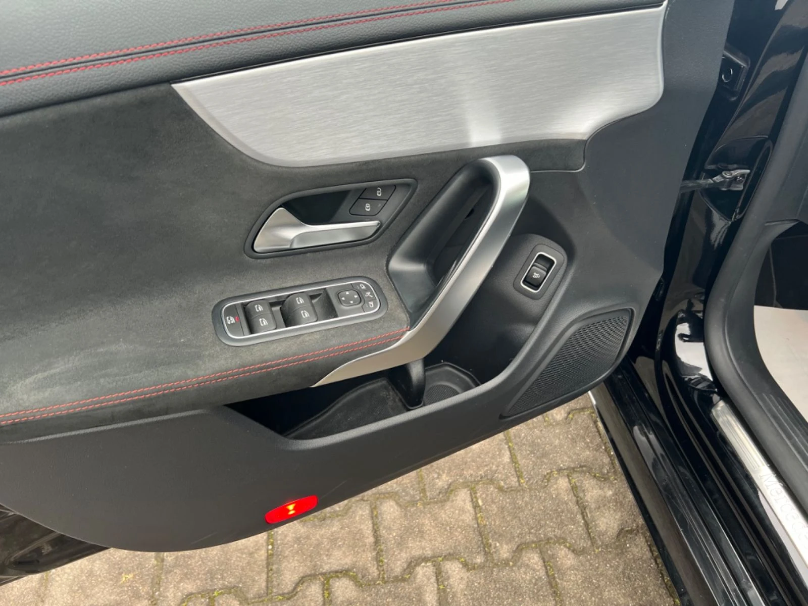 Mercedes-Benz CLA 180 AMG PACK/D/116HP/PANO/360/LED/NAVI/E135 - изображение 10