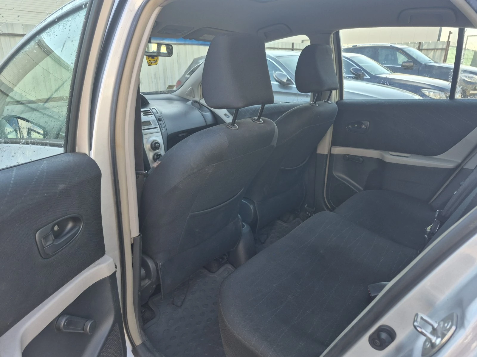 Toyota Yaris 1.3i Klima CD 2ключа MY07 #iCarbg  - изображение 10