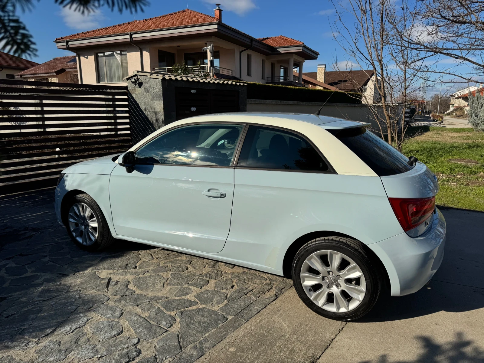 Audi A1 1.6 - изображение 8