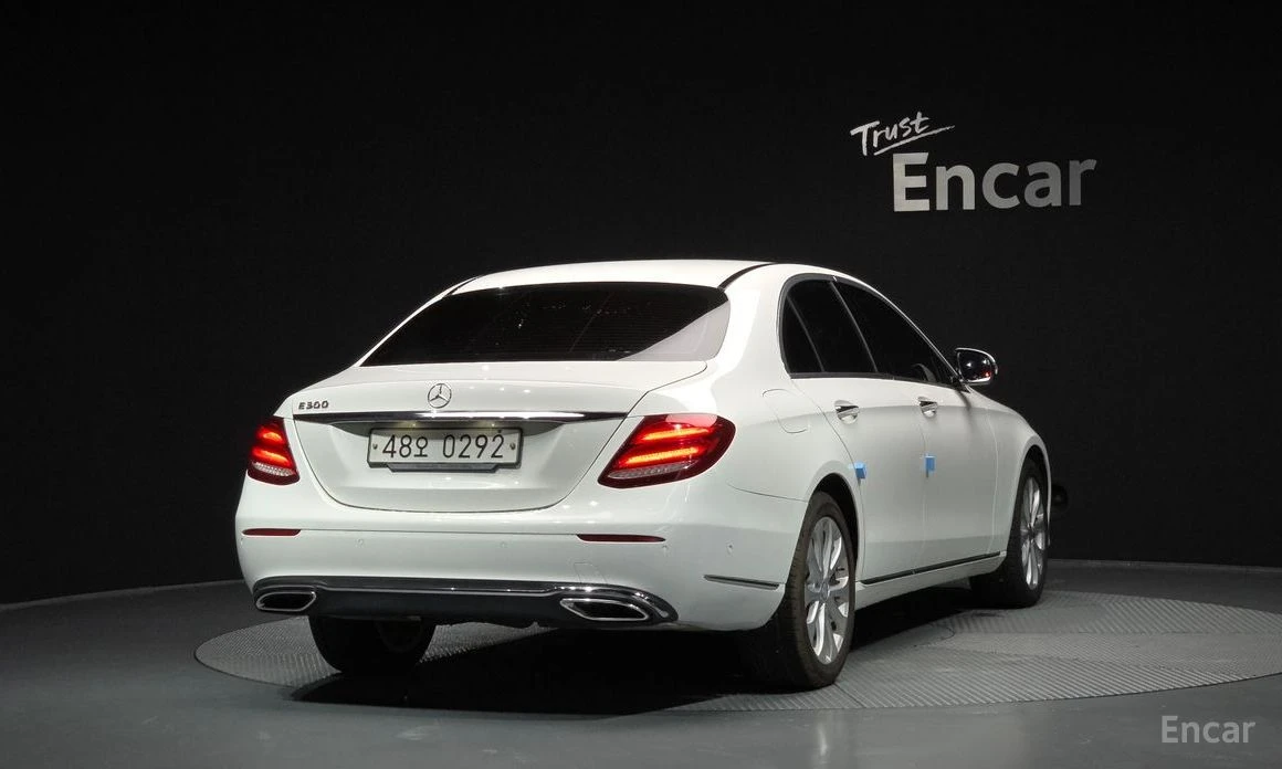 Mercedes-Benz E 220  - изображение 2