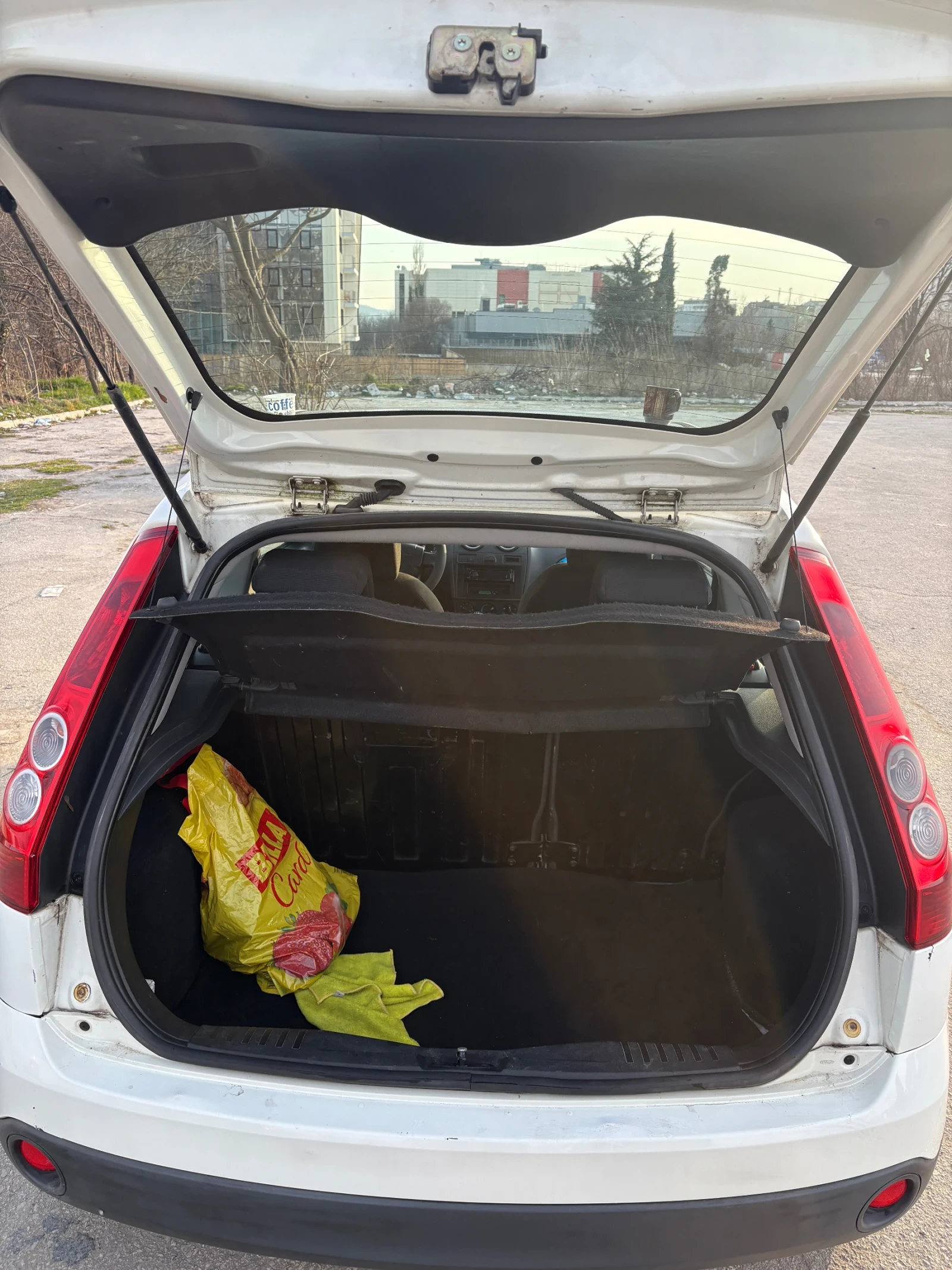 Ford Fiesta 1.4TDI, снимка 13 - Автомобили и джипове - 53838983