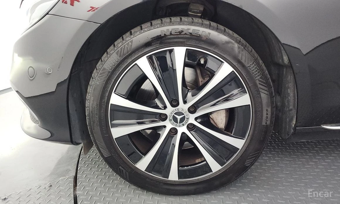 Mercedes-Benz E 300, снимка 5 - Автомобили и джипове - 54042218