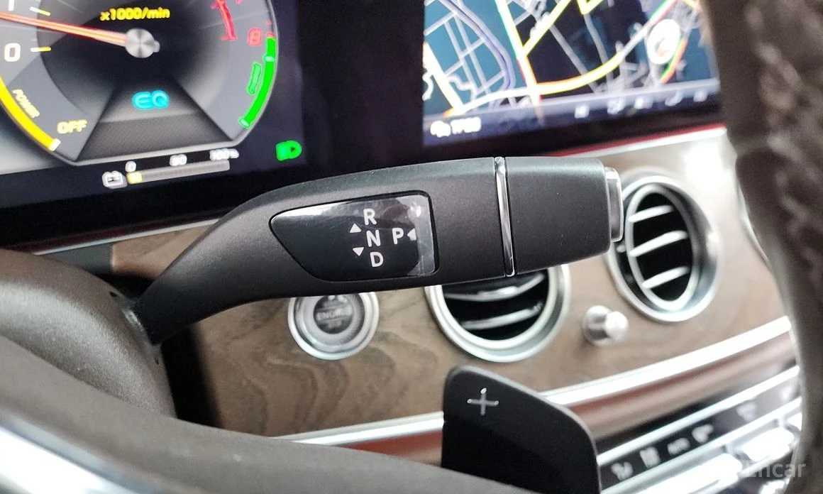 Mercedes-Benz E 300, снимка 9 - Автомобили и джипове - 54042218