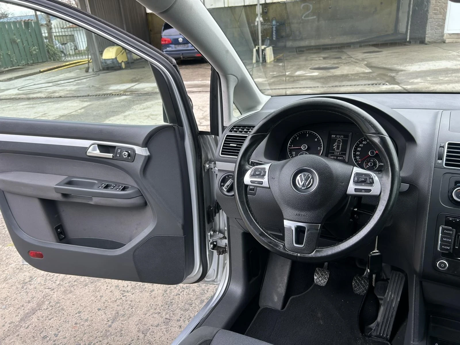 VW Touran 2.0 140, снимка 15 - Автомобили и джипове - 54080317