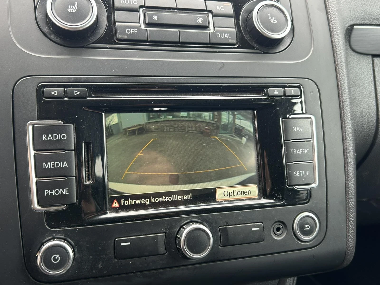 VW Touran 2.0 140, снимка 16 - Автомобили и джипове - 54080317