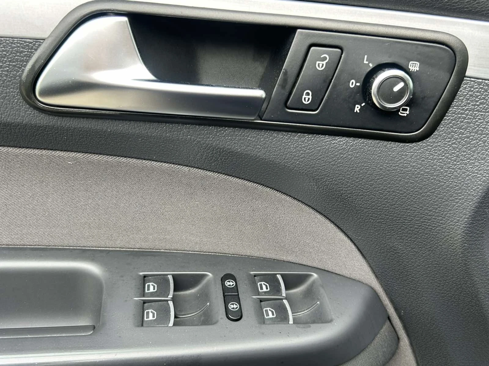 VW Touran 2.0 140, снимка 10 - Автомобили и джипове - 54080317