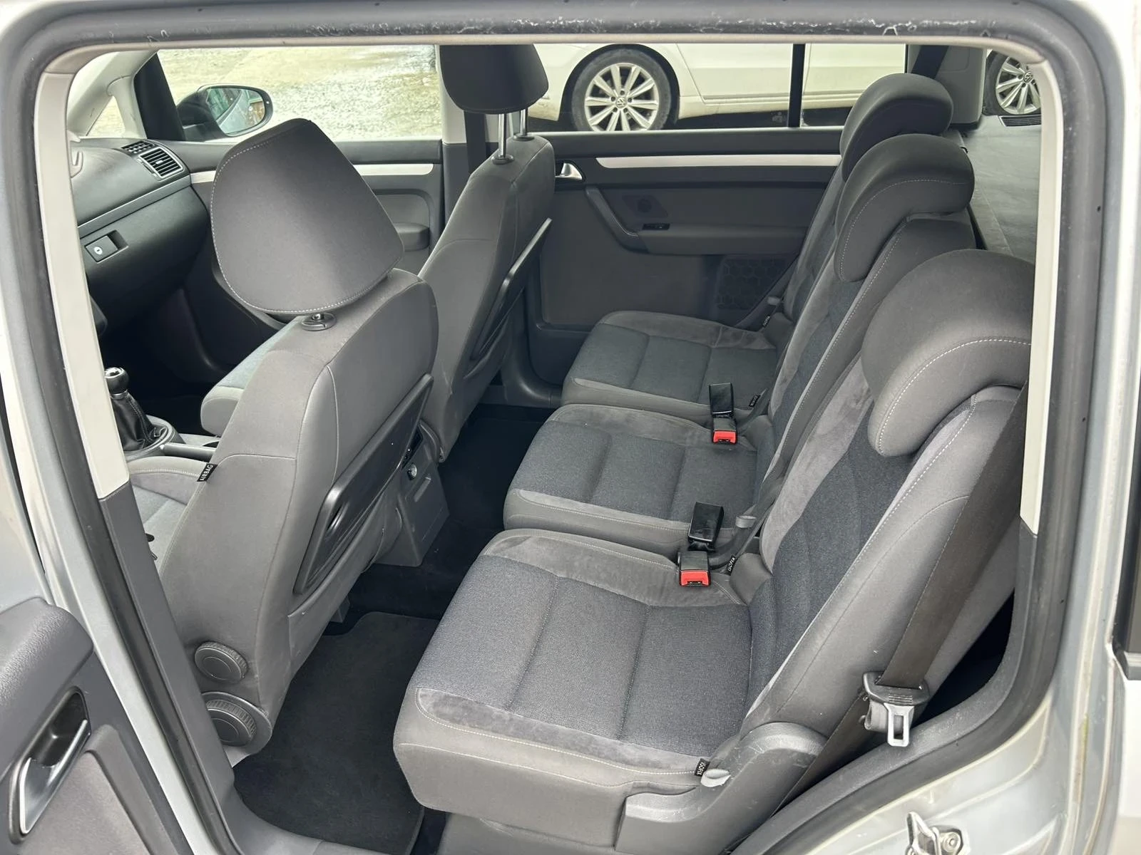 VW Touran 2.0 140, снимка 12 - Автомобили и джипове - 54080317