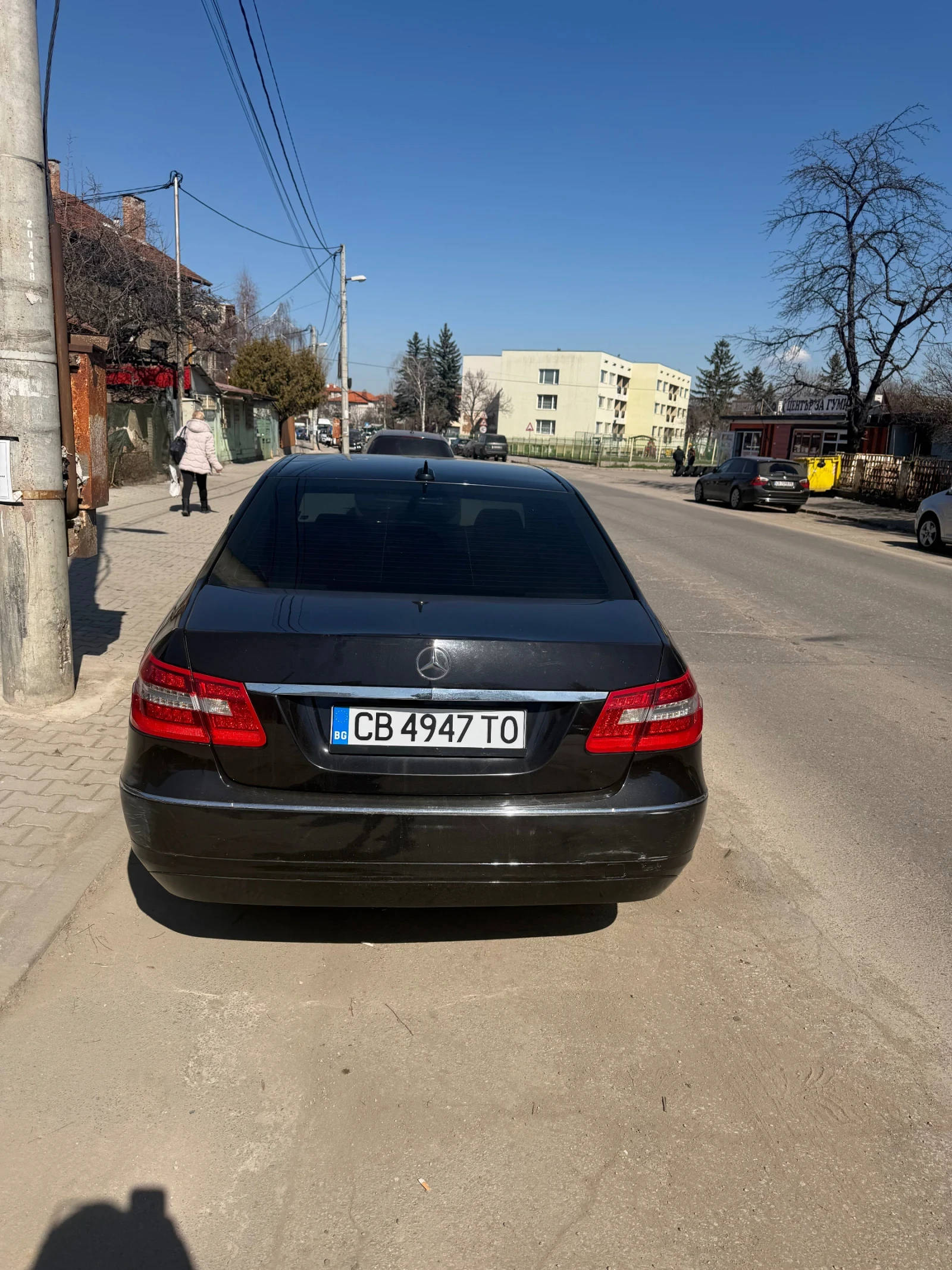 Mercedes-Benz E 220, снимка 5 - Автомобили и джипове - 54349476