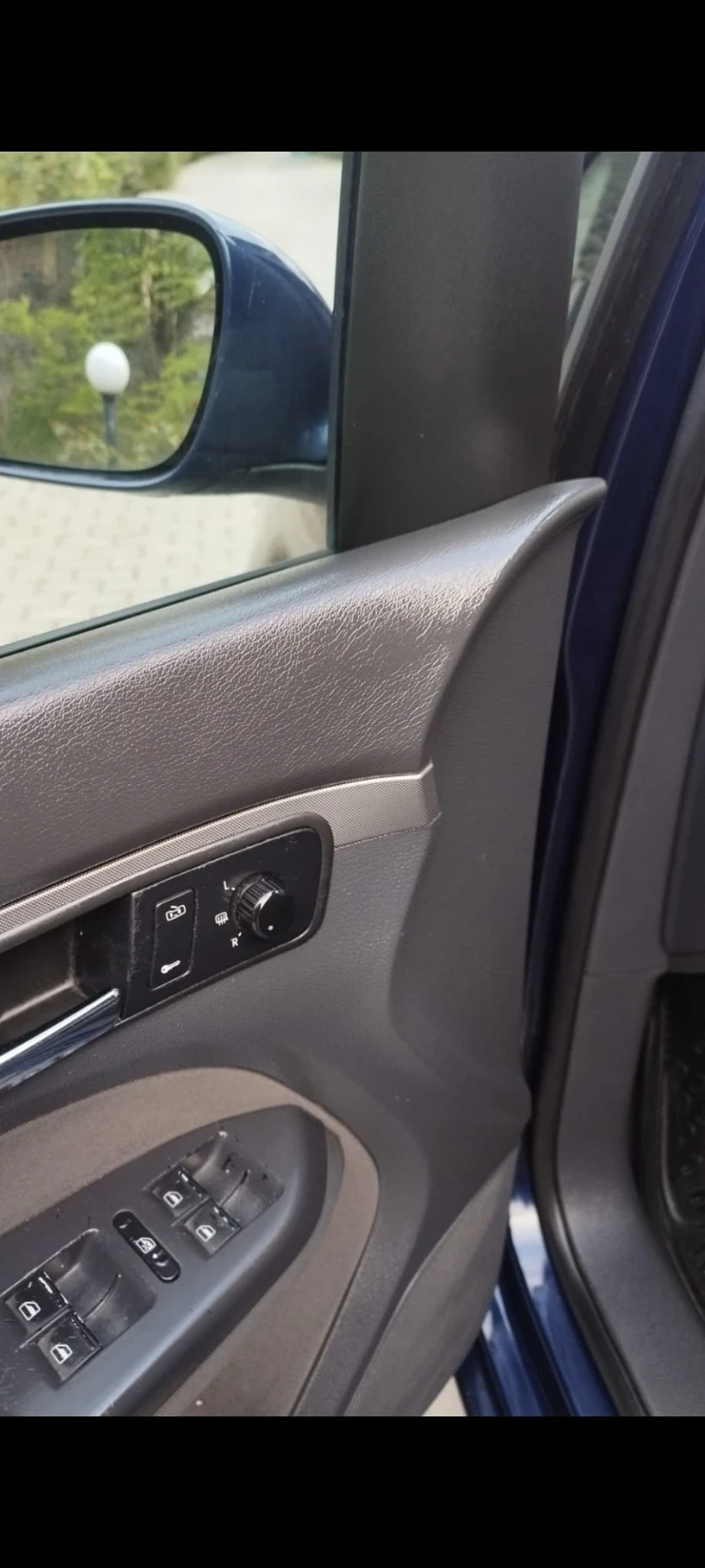 VW Touran VW Touran 2.0 TDI 7 местен обслужен перфектно съст, снимка 4 - Автомобили и джипове - 54514138